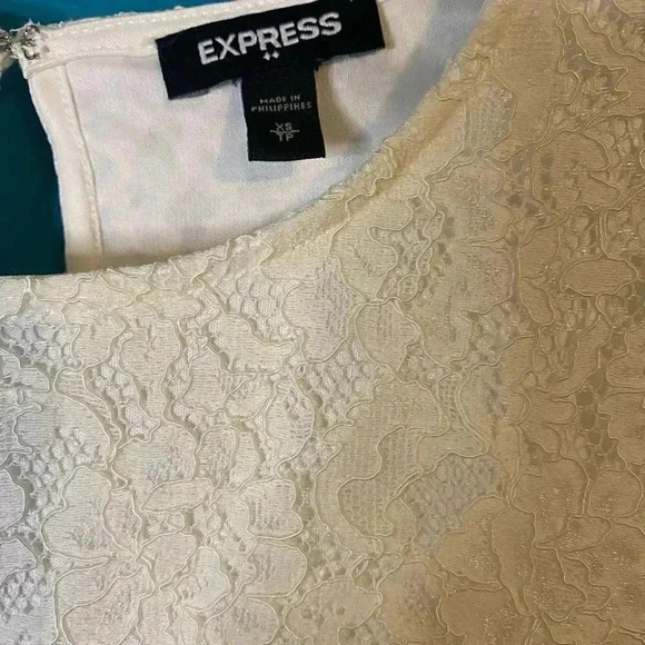 NWOT Express Guipure Lace Puff Sleeve Top - Picture 4 of 6